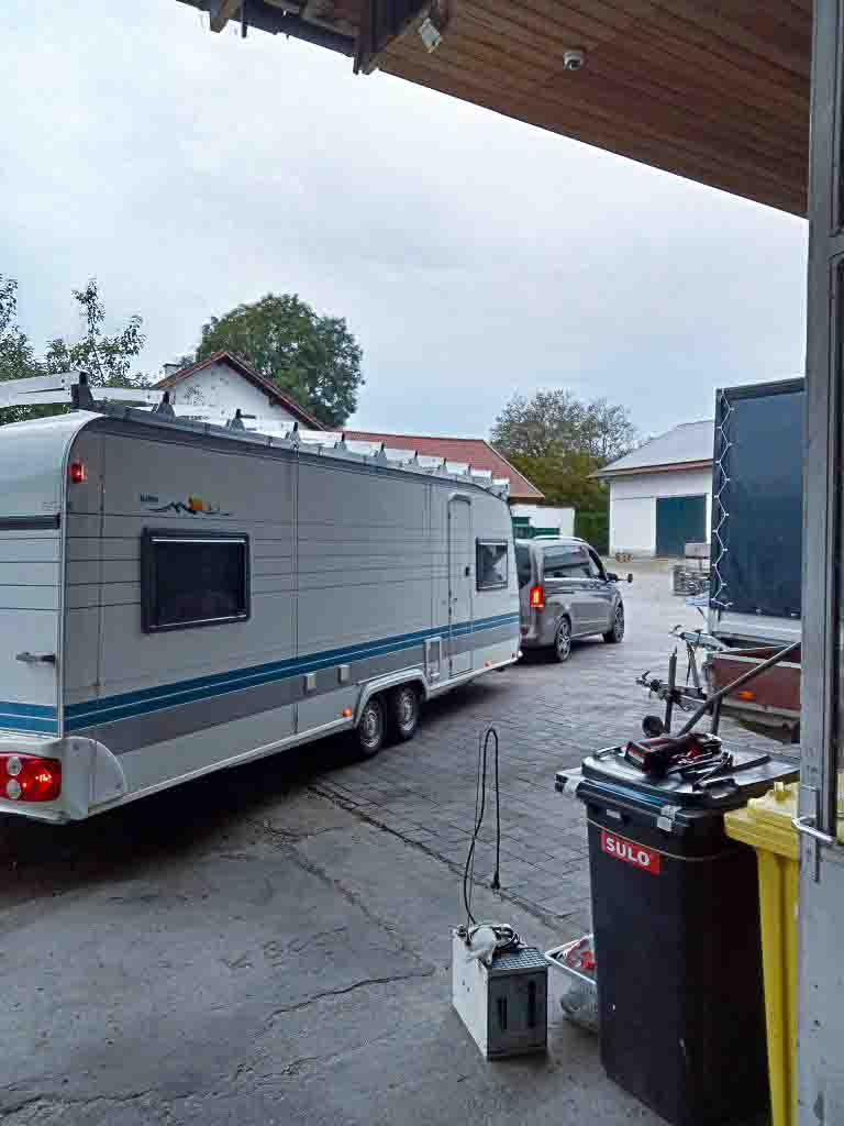 schutzdach bleibt am wohnwagen