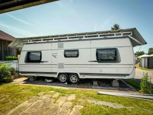 wohnwagen mit aluminium schutzdach